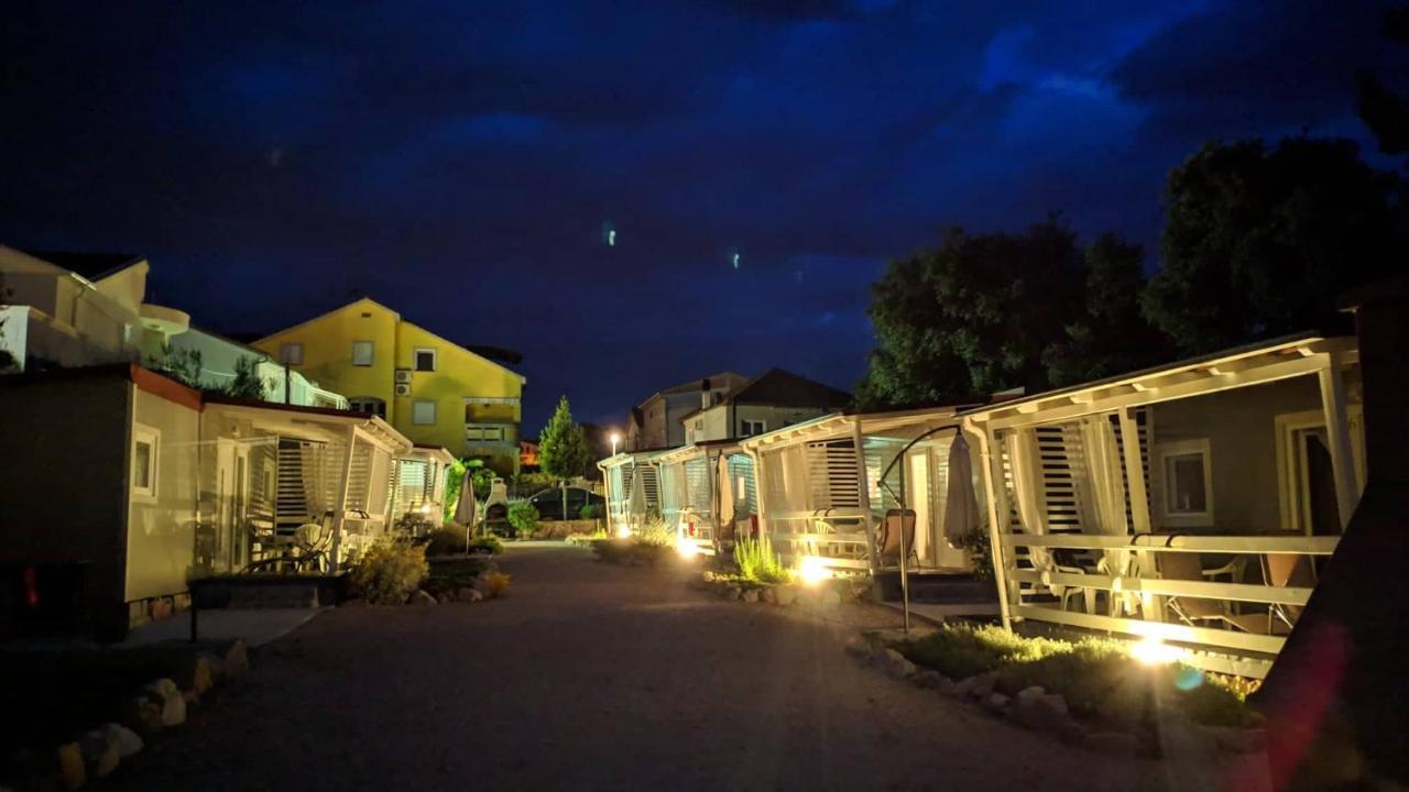 Fjaka Camp Pakostane Bagian luar foto
